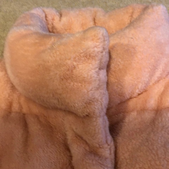 Pink fuzzy puffer jacket - Picture 3 of 9